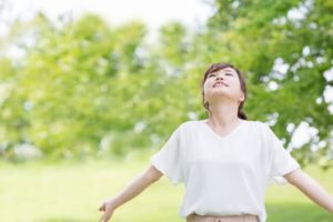 すっきりした女性イメージ